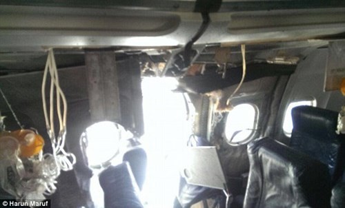 Máy bay chở khách bất ngờ nổ tung thân giữa trời ảnh 3
