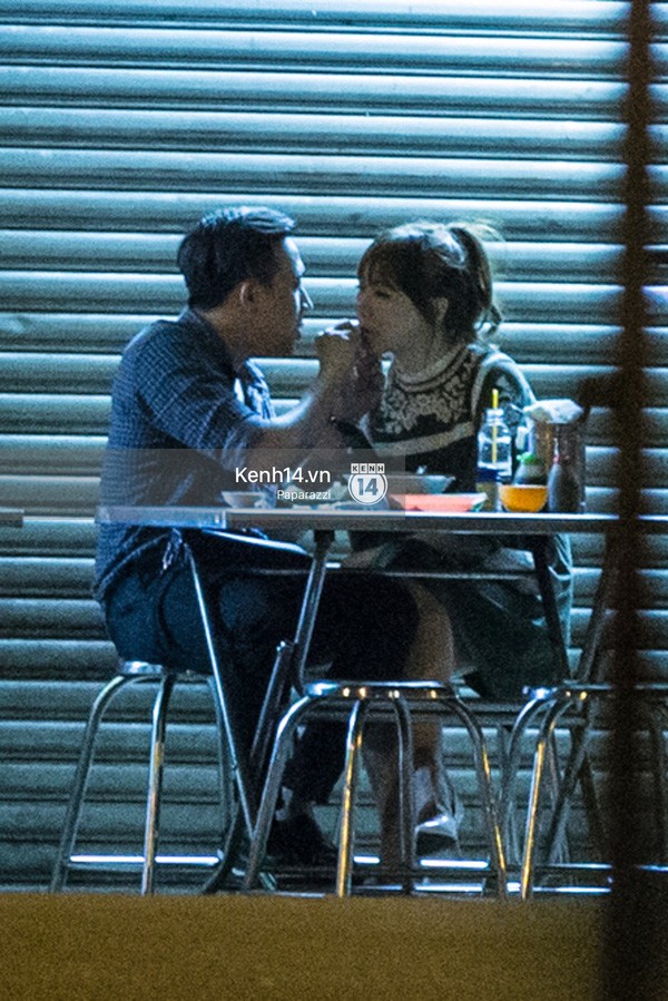 Trấn Thành và Hari Won hôn nhau say đắm giữa đêm ảnh 10