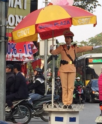 Nữ CSGT 9X và giọt nước mắt ngày giáp Tết ảnh 1