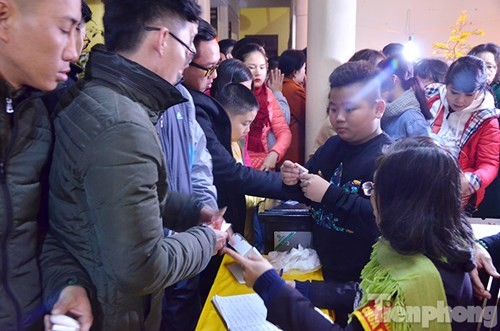 Người Hà Nội lễ chùa đầu năm mới Bính Thân 2016 ảnh 11