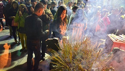 Người Hà Nội lễ chùa đầu năm mới Bính Thân 2016 ảnh 2