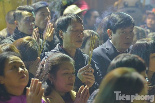 Người Hà Nội lễ chùa đầu năm mới Bính Thân 2016 ảnh 5