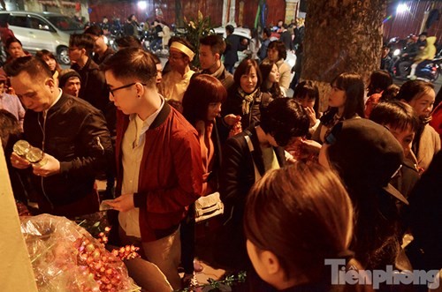 Người Hà Nội lễ chùa đầu năm mới Bính Thân 2016 ảnh 6