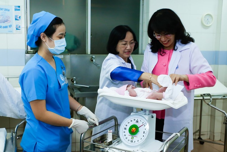 Chào đón công dân nhí đầu tiên của năm Bính Thân ảnh 7