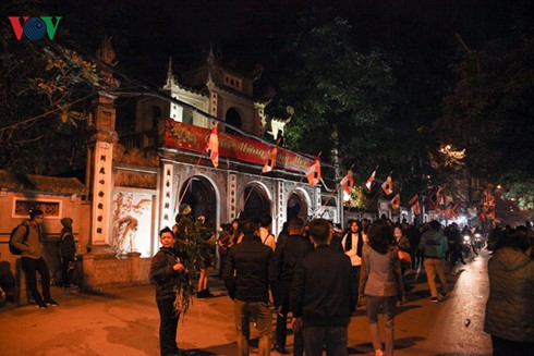 Ngày mùng 1 Tết với người dân Thủ đô Hà Nội ảnh 1