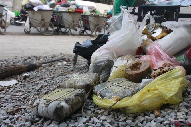 Bà nội trợ dè dặt sắm Tết Bính Thân ảnh 1