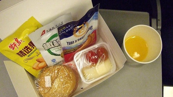 Sự khác biệt về các bữa ăn giữa các hãng máy bay trên thế giới ảnh 11