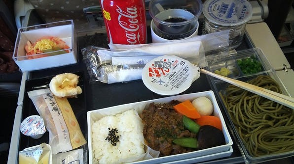 Sự khác biệt về các bữa ăn giữa các hãng máy bay trên thế giới ảnh 12