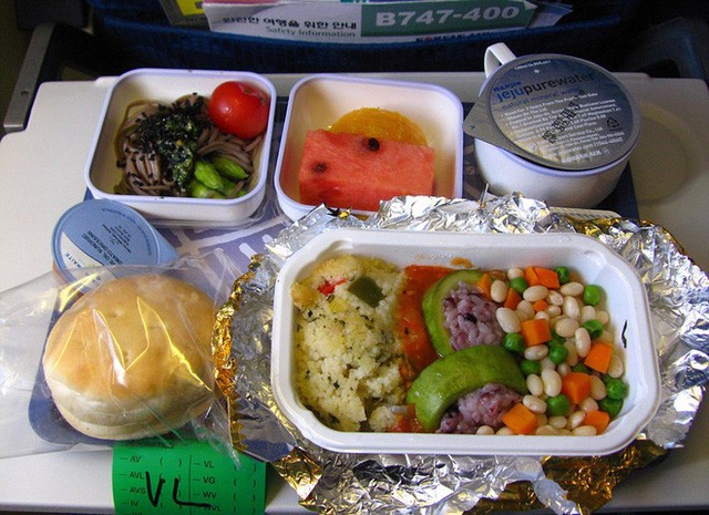 Sự khác biệt về các bữa ăn giữa các hãng máy bay trên thế giới ảnh 9