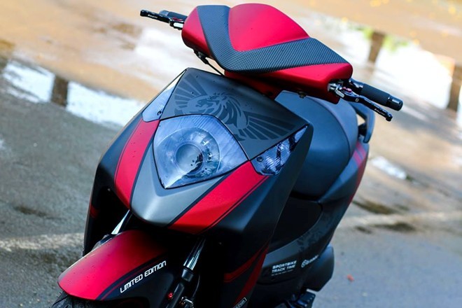 Honda Dylan ‘chất chơi’ với dàn áo sơn tem đấu thể thao ảnh 3