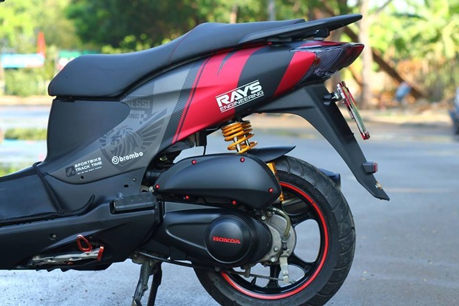 Honda Dylan ‘chất chơi’ với dàn áo sơn tem đấu thể thao ảnh 5