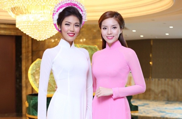 Kỳ Duyên - Lan Khuê rạng rỡ 'đọ sắc' thành tâm điểm ở sự kiện ảnh 1