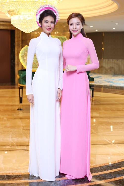 Kỳ Duyên - Lan Khuê rạng rỡ 'đọ sắc' thành tâm điểm ở sự kiện ảnh 4