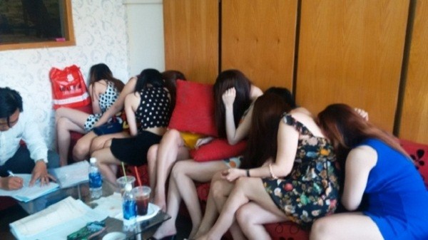 Phố hớt tóc có chân dài bán dâm 1 triệu đồng/lượt ở Sài Gòn ảnh 1