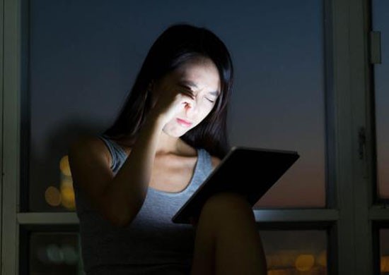 Cô gái trẻ suýt bị mù vì xem phim Hàn Quốc trong suốt 18 giờ ảnh 1