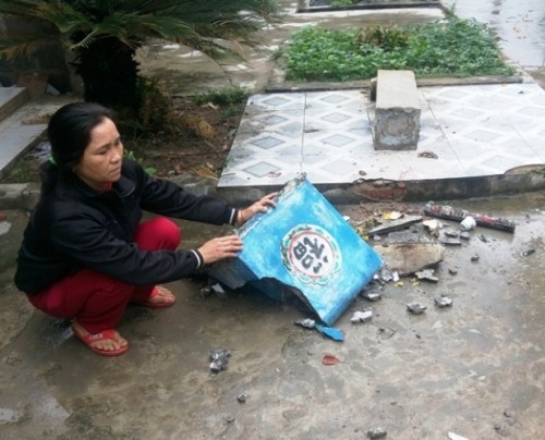 Không chịu nộp ‘phí lậu’, nửa đêm bị côn đồ đập phá nhà ảnh 3