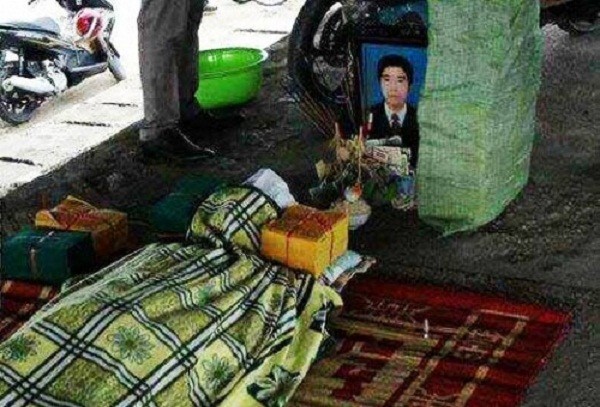 Nhảy sông cứu con trai tự tử, con chết, cha già mất tích ảnh 1