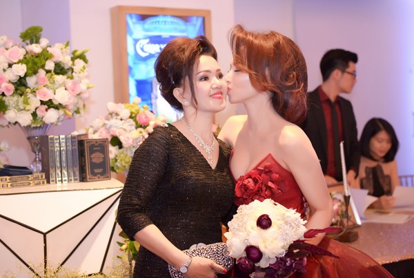 Đám cưới Victor Vũ - Đinh Ngọc Diệp tốn chục tỷ để tạo đẳng cấp? ảnh 11