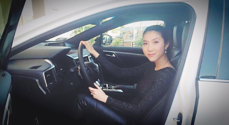 Ngọc Quyên 'tậu' xế hộp Lexus sau scandal sóng gió hôn nhân ảnh 2