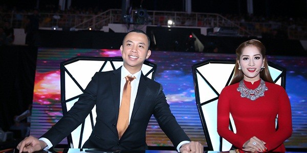 Jennifer Phạm tạo dáng 'khó đỡ' bên bạn nhảy ở Bước nhảy hoàn vũ ảnh 4