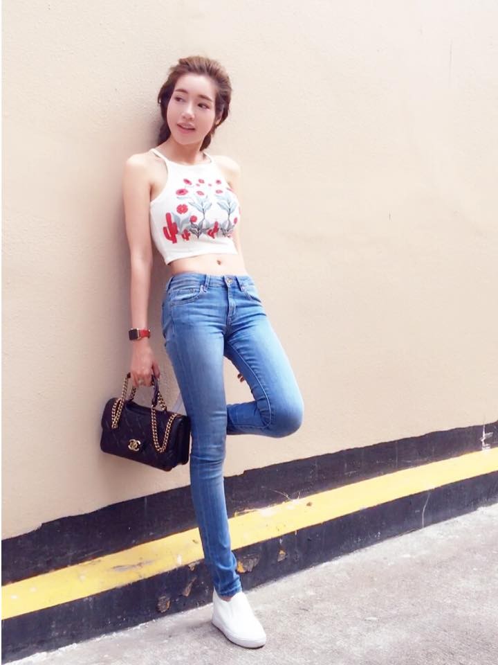 'Gái 2 con' Elly Trần diện áo crop top khoe 3 vòng bốc lửa ảnh 3