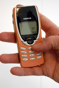 Nokia 105 soán ngôi vương 'khủng bố' của 8210 ảnh 2