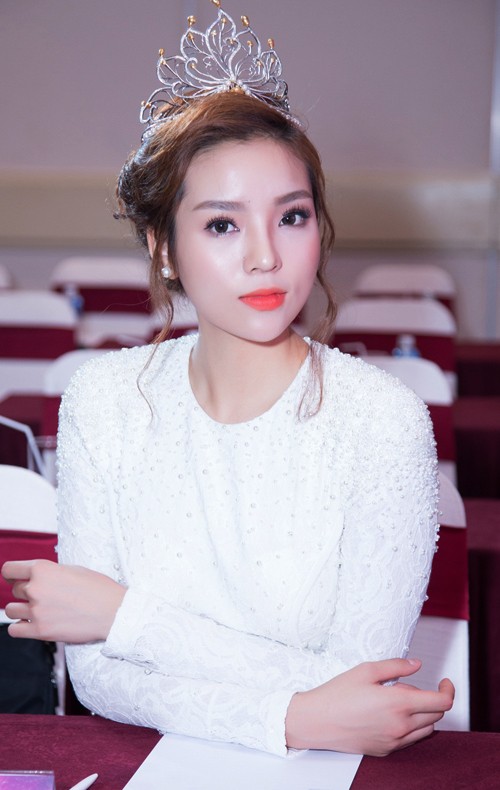 Dàn Hoa hậu đổ bộ trong họp báo tìm người 'thế chân' Kỳ Duyên ảnh 2