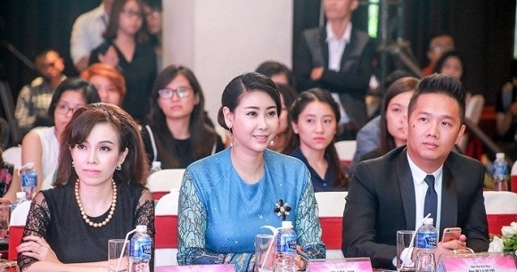 Hoa hậu ‘danh gia vọng tộc' Hà Kiều Anh thướt tha với áo dài ảnh 7