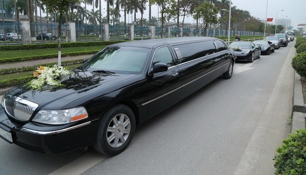 Choáng với dàn siêu xe trăm tỷ trong lễ rước dâu Á hậu Ngô Trà My ảnh 6