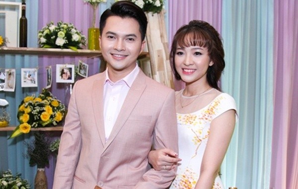 Hậu đám cưới, Nam Cường chia sẻ 'chuyến bay đầu tiên' cùng vợ 9X ảnh 1