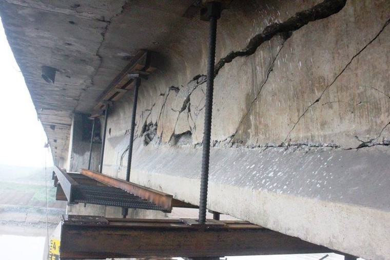 Đã tháo dỡ thành công tàu Thành Luân 28 ra khỏi cầu An Thái ảnh 2