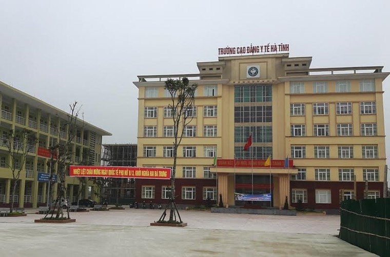 ‘Vượt rào’, trường cao đẳng thông báo tuyển sinh đại học ảnh 1