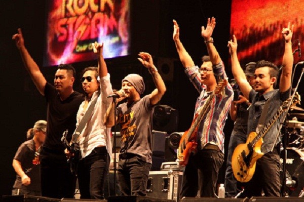 Với những ca khúc 'truyền lửa', Trần Lập được tặng kỷ niệm chương ảnh 1