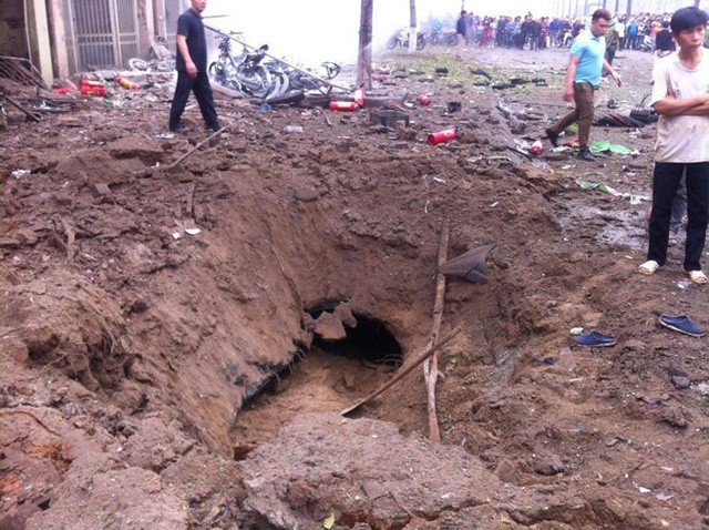 Vụ nổ ở Văn Phú - Hà Đông: Mặt đất rung chuyển, nhà cửa tan hoang ảnh 2