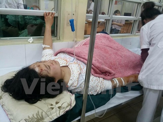 Nạn nhân vụ nổ ở Văn Phú: Kính văng khắp người, khâu 40 mũi ảnh 1