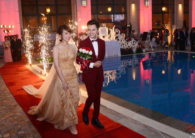 Nam Cường gây bất ngờ với đám cưới xa hoa và siêu xe 20 tỷ ảnh 2