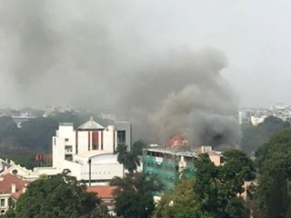 Cháy lớn ở Cung Thiếu nhi Hà Nội, huy động 4 xe cứu hỏa ảnh 3