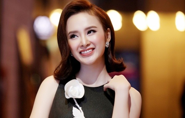 Angela Phương Trinh bối rối vì Trường Giang mạnh bạo 'tấn công' ảnh 1