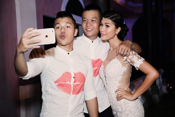 Trang Lạ gợi cảm bên chồng Việt kiều trong hôn lễ ở biệt thự ảnh 10