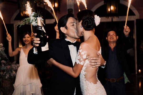 Trang Lạ gợi cảm bên chồng Việt kiều trong hôn lễ ở biệt thự ảnh 8