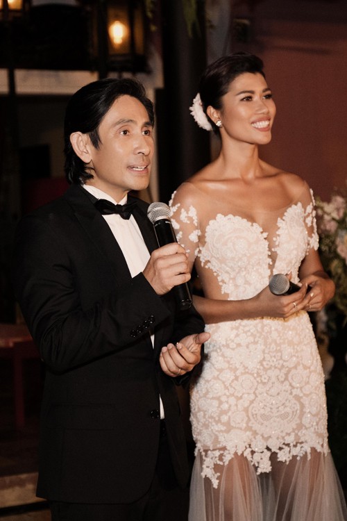 Trang Lạ gợi cảm bên chồng Việt kiều trong hôn lễ ở biệt thự ảnh 4