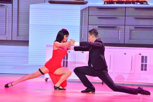 Mê mẩn 'cô dâu 8 tuổi' Jennifer Phạm eo thon, múa bụng nóng bỏng ảnh 10