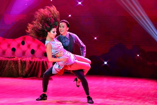 Mê mẩn 'cô dâu 8 tuổi' Jennifer Phạm eo thon, múa bụng nóng bỏng ảnh 8