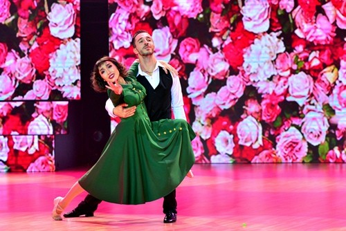 Mê mẩn 'cô dâu 8 tuổi' Jennifer Phạm eo thon, múa bụng nóng bỏng ảnh 7