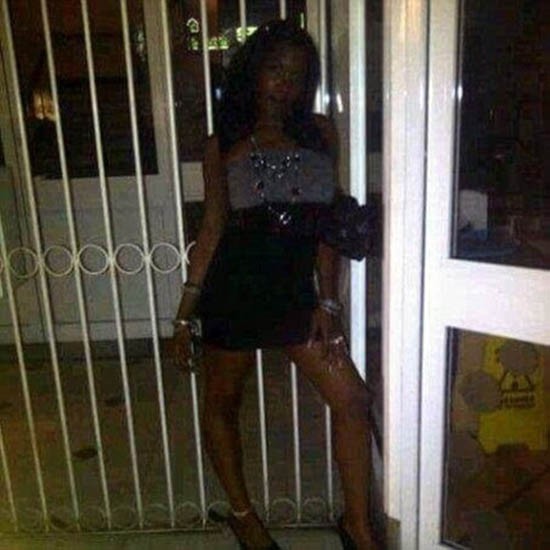 Nữ hành khách lột đồ trên taxi, đánh tài xế chảy máu ảnh 1