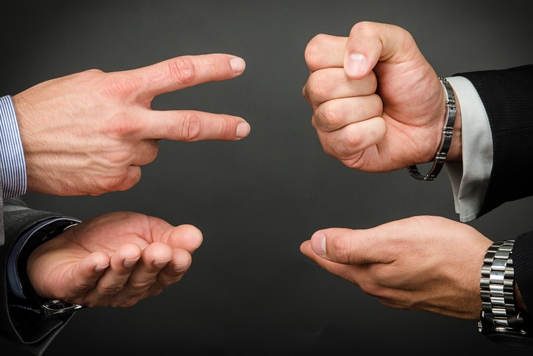 Khoa học mách bạn cách để luôn thắng khi chơi oẳn tù tì ảnh 1