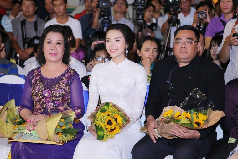 Kỳ Duyên rạng rỡ làm giám khảo sau scandal ảnh nóng trên web đen ảnh 2