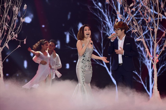 Hương Tràm e ấp bên 'tình cũ' Bùi Anh Tuấn trong đêm CK The Remix ảnh 2