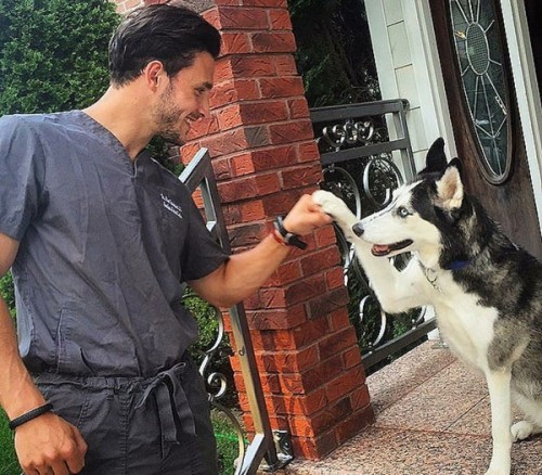 Bất ngờ với bí mật về bác sĩ bạn trai của Hoa hậu Hoàn vũ ảnh 7