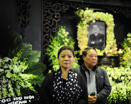 Sao Việt nghẹn ngào trong lễ viếng tiễn đưa nhạc sĩ Thanh Tùng ảnh 1